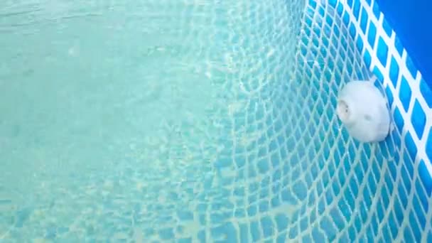 Fornecer água para a piscina — Vídeo de Stock