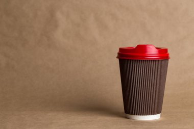 coffeeto tek kullanımlık bir kaba devam bir zanaat arka plan, tex için yer