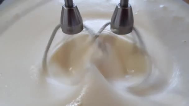 Приготування крему змішувач — стокове відео