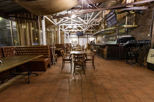 Restoran Kosong Malam Hari Banyak Tempat Duduk Untuk Tamu Klub — Stok Foto