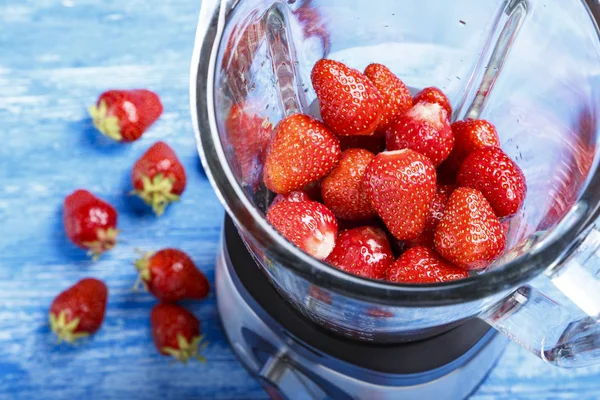 Preparation Strawberry Smoothies Fresh Strawberries Blender — Stock Photo, Image