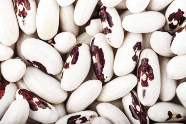 metin bir adam olarak tablo yer çiğ beyaz fasulye