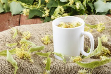 Ihlamur Çayı ve ıhlamur çiçekleri çuval bezi, tex için alan üzerinde