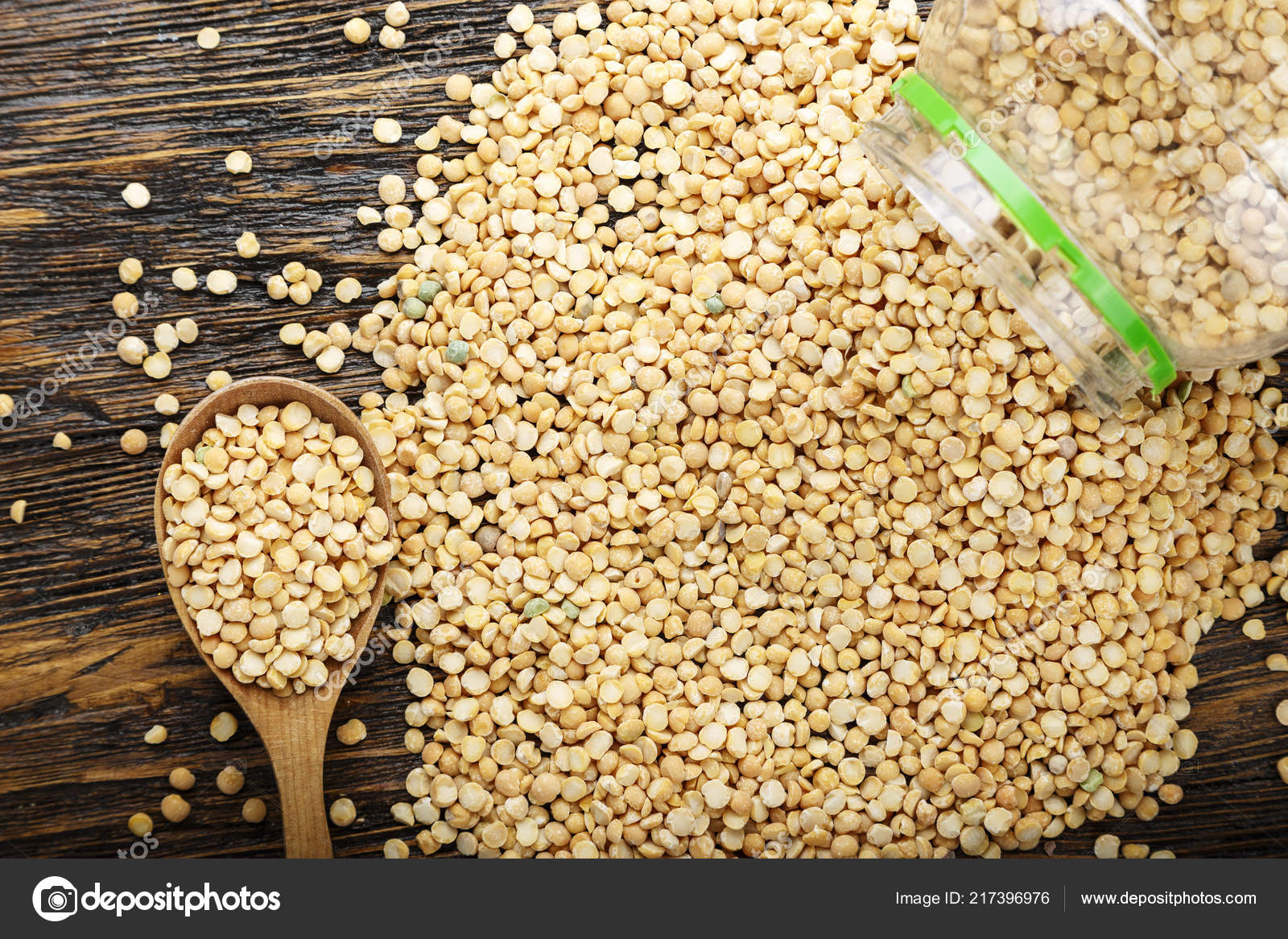 Сухой Горох Разбросан Деревянному Коричневому Столу Место Текса ...