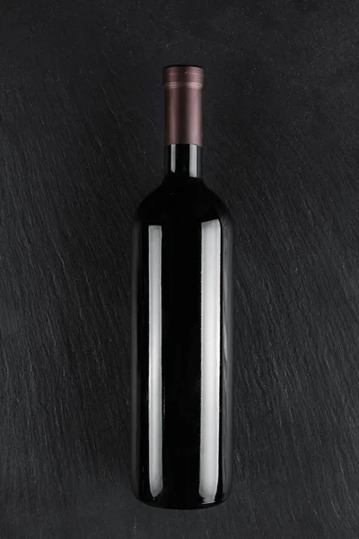 Flasche Rotwein Auf Schwarzem Hintergrund Ohne Etiketten Raum Für Neues — Stockfoto