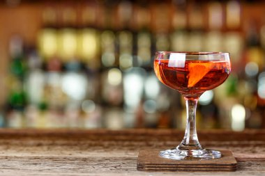 Club kokteyl El Başkan'ın kokteyl bar gece kulübünde başladı. Metin veya tarifi için yer