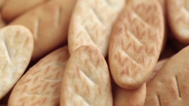 Galletas saladas primer plano — Vídeos de Stock