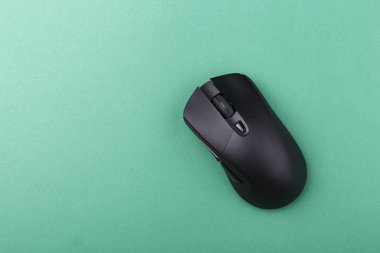 Kablosuz siyah bilgisayar fare masanın üzerinde. tex için alan