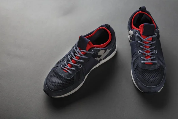 Nuevas Zapatillas Deporte Para Hombre Con Diseño Caqui Fondo Negro —  Fotos de Stock