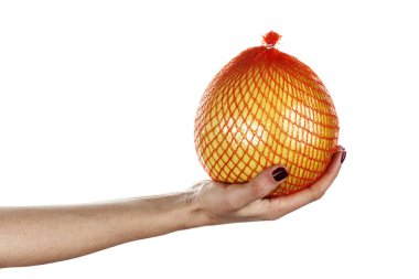 Beyaz adam izole el kılavuzunda Pomelo meyve