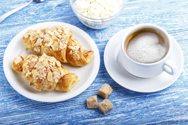 Traditional Light French Breakfast Croissant Coffee Tabl — Stock Photo, Image