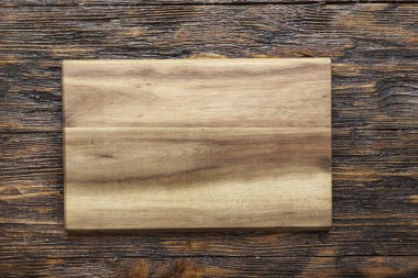 Dikdörtgen kesme tahtası ahşap arka plan üzerinde. tex için alan