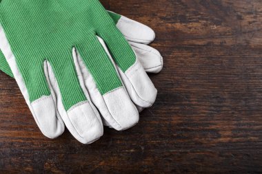 yeşil beyaz deri ile ahşap adam ekler iş eldivenleri temiz