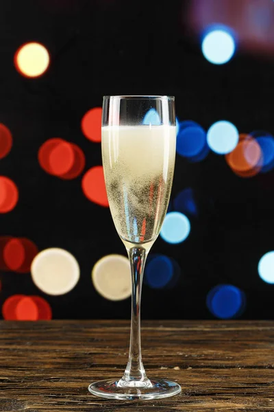 Бокал Шампанского Фоне Новогоднего Боке Место Смс Close — стоковое фото