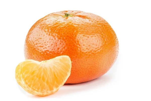 Lédús Tangerine Egy Fehér Háttér Mandarin Meghámozzuk Hámozott Szelet — Stock Fotó
