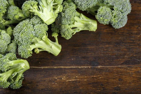 Brokoli Segar Kubis Pada Latar Belakang Kayu Tekstur Jelas Terlihat — Stok Foto