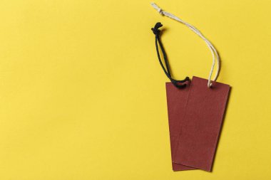 sarı bir arka plan üzerinde bir yazıt olmadan dikdörtgen etiket. tex için alan