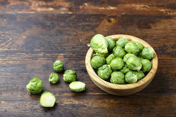 Germogli Bruxelles Freschi Biologici Crudi Piatto Fondo Legno Spazio Tex — Foto Stock