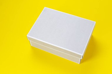 Ayakkabı için karton kutu kapalı. yazıtlar. tex için alan