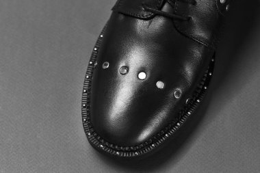 Şık siyah oxfords perçin ile. tex için alan