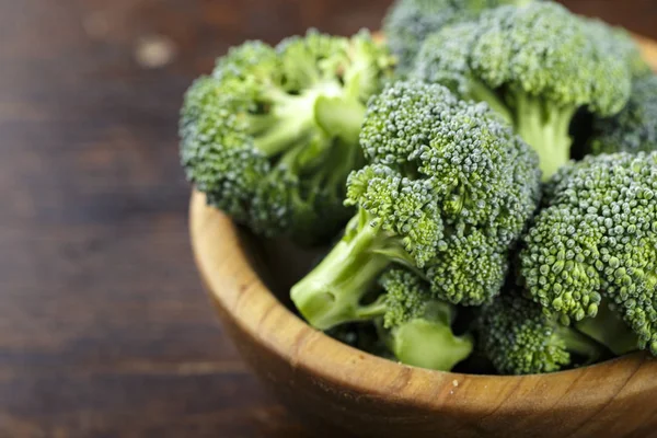 Brokoli Segar Piring Atas Meja Kayu Ruang Untuk Teks — Stok Foto