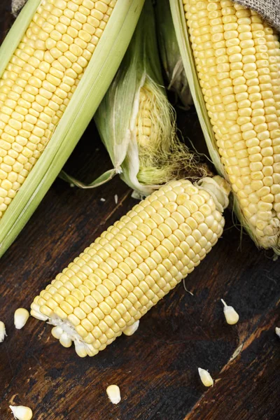 Raw Sweet Corn Cobs Wooden Background Space Tex — Stock Photo, Image