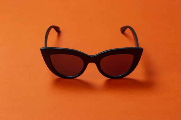 Women Retro Sunglasses Cat Fox Bright Orange Background Space Tex — Stock Photo, Image