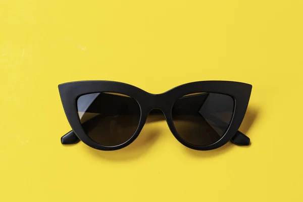 Retro Sonnenbrille Katze Oder Fuchs Auf Leuchtend Gelbem Hintergrund Raum — Stockfoto