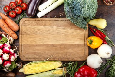 sebze arka plan bahar. ahşap bir domuz üstünde belgili tanımlık merkez metinde yer