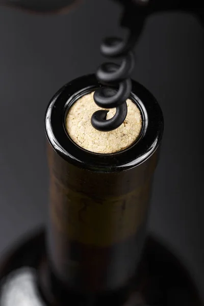 Bir Şişe Şarap Şarap Cork Düşünüp Kapat — Stok fotoğraf