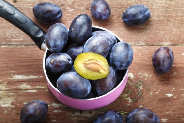 Olgun Erik kırık eski boya tablo. tex için alan