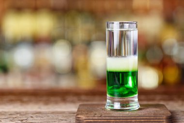 Kokteyl parti bir gece kulübünde