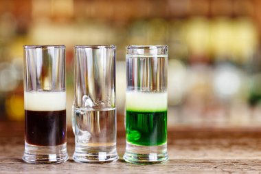 Ayrılmış kokteyl çubuğu