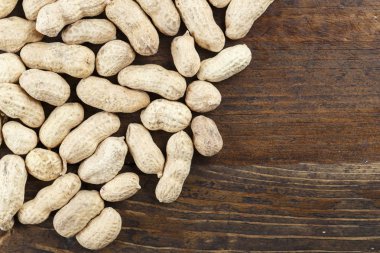 dağınık soyulmamış fıstık