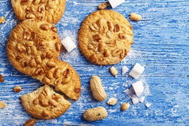 fıstık ile yuvarlak kurabiye