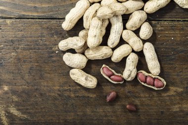 çiğ fıstık dağınık