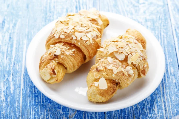 Croissante proaspete pentru micul dejun — Fotografie, imagine de stoc