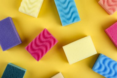 bulaşık yıkamak için birçok sünger