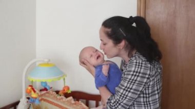 Bebek anneler silah ağlıyor