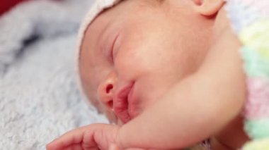 beşik yakın çekim yenidoğan uyku