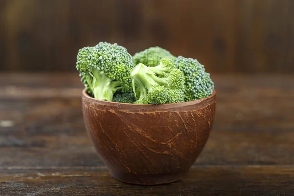 Brokoli di Latar Belakang Wooden — Stok Foto