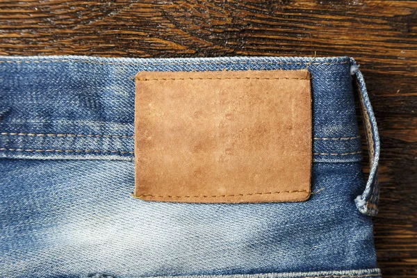 Etiqueta de couro em jeans — Fotografia de Stock