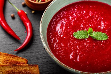 domates çorbası gazapachno masada