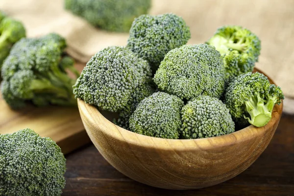 Fioretti di broccoli crudi biologici sani — Foto Stock