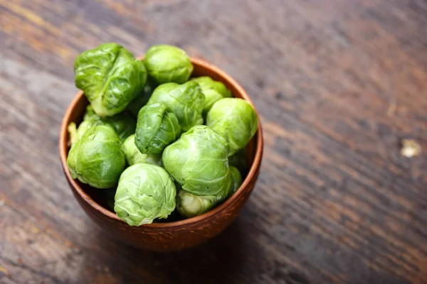 Cavoletti di Bruxelles in un piatto — Foto Stock