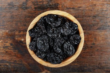  Erik ve mutfak masasında 