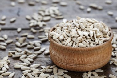 soyulmuş ayçiçeği tohumları dağınık