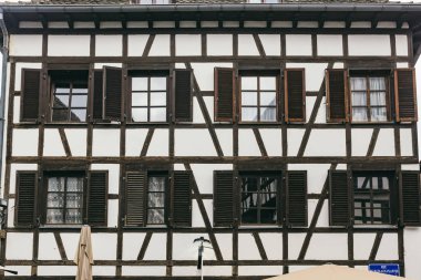 eski Avrupa evin pencereleri