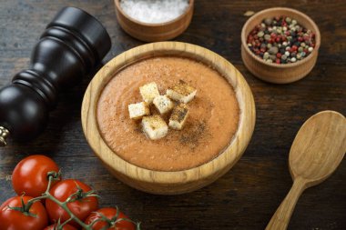 Geleneksel soğuk gazpacho çorbası.