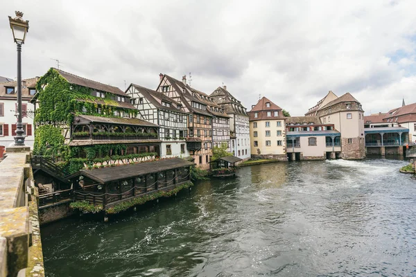 Водный канал в Страсбурге — стоковое фото